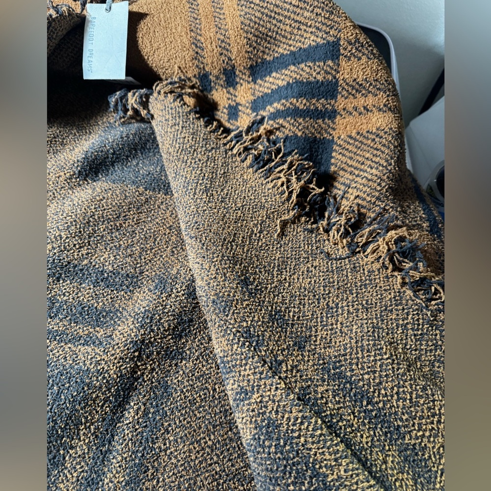 Barefoot Dream cozychic fringe plaid hooded poncho  honey/carbon one size NWT - Picture 11 of 13